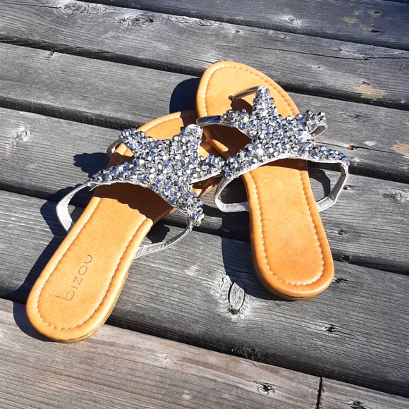 Starfish Faux-Diamond Flip Flops - Picture 2 of 5